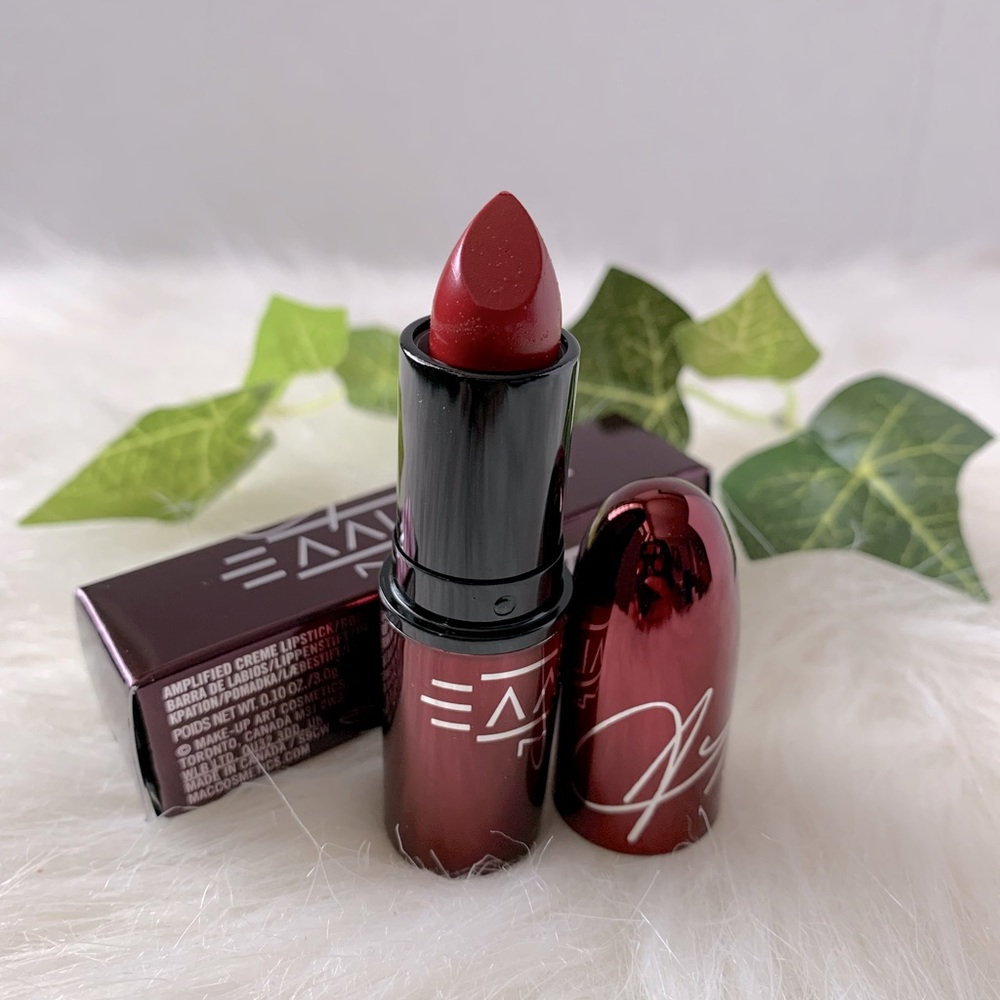 MAC Aaliyah lipstick “Hot Like…” (AMPLIFIED CREME)
